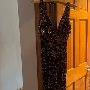 Dress size large. Sparkles. Gold and black.